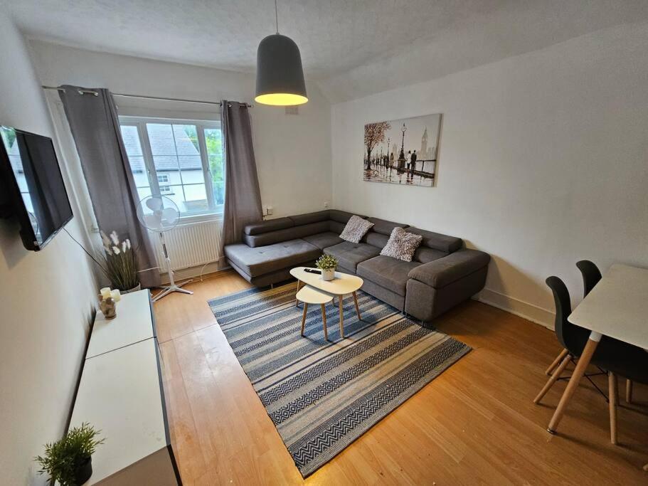 Stylish 2 Bed Apt - Harry Potter/ Leavesden Studios/Watford/Hemel Hempstead - Families/Professionals & Contractors Welcome - Serviced Accomodation Sarratt Exterior photo