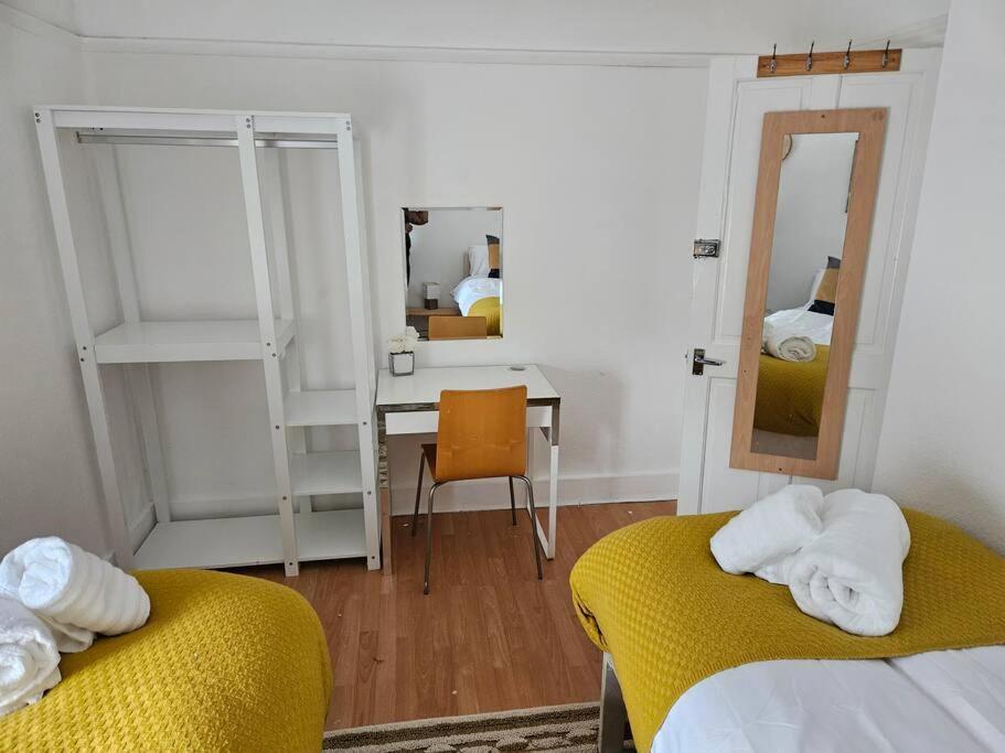 Stylish 2 Bed Apt - Harry Potter/ Leavesden Studios/Watford/Hemel Hempstead - Families/Professionals & Contractors Welcome - Serviced Accomodation Sarratt Exterior photo