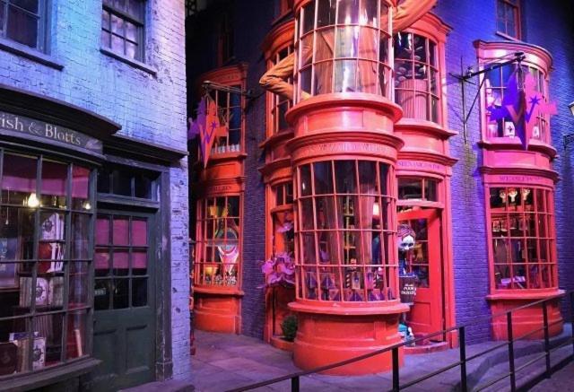 Stylish 2 Bed Apt - Harry Potter/ Leavesden Studios/Watford/Hemel Hempstead - Families/Professionals & Contractors Welcome - Serviced Accomodation Sarratt Exterior photo