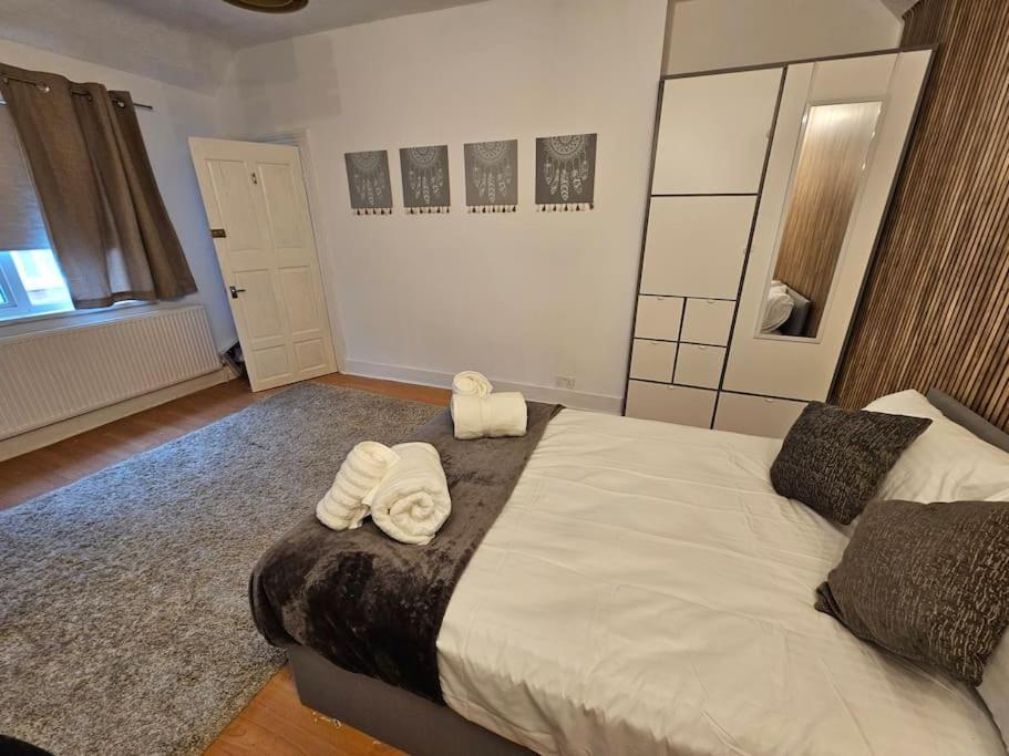 Stylish 2 Bed Apt - Harry Potter/ Leavesden Studios/Watford/Hemel Hempstead - Families/Professionals & Contractors Welcome - Serviced Accomodation Sarratt Exterior photo
